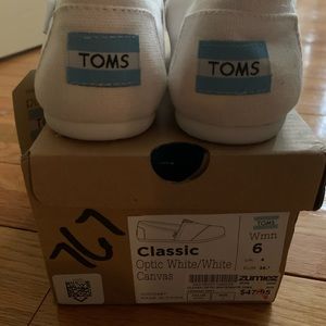 NWT Women’s White Toms
